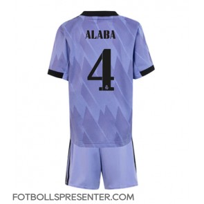 Real Madrid David Alaba #4 Bortatröja Barn 2022-23 Kortärmad (+ korta byxor)